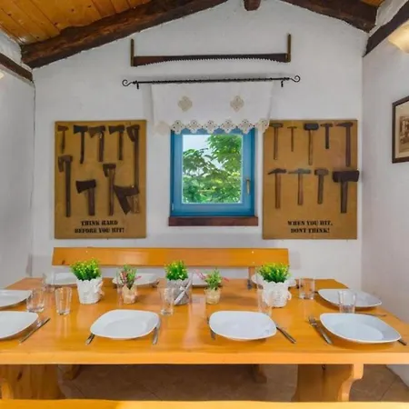Viera For 12 People In Istria With Private Pool & Pet Friendly
