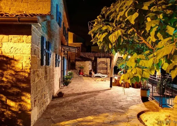 Viera For 12 People In Istria With Private Pool & Pet Friendly